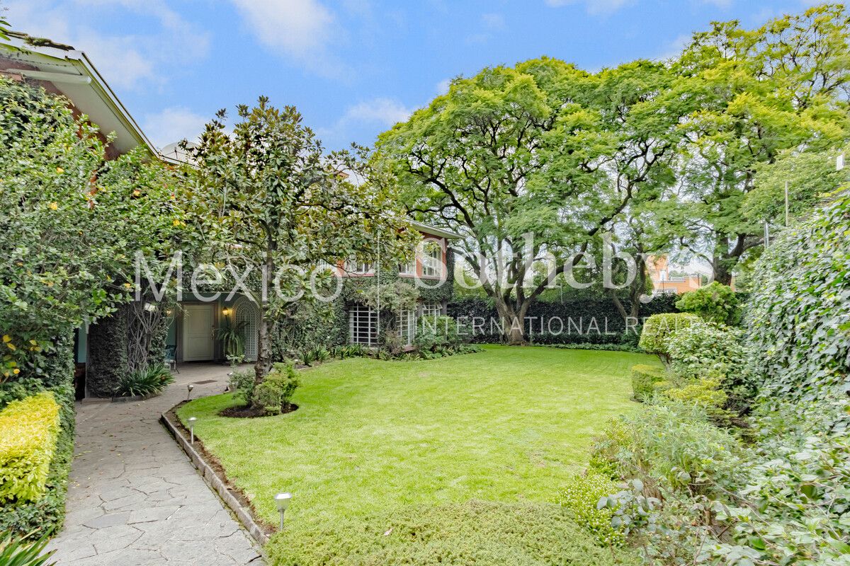 Casa para Remodelar en Venta en Lomas de Chapultepec, Propiedad Monte Auvernia - foto 1