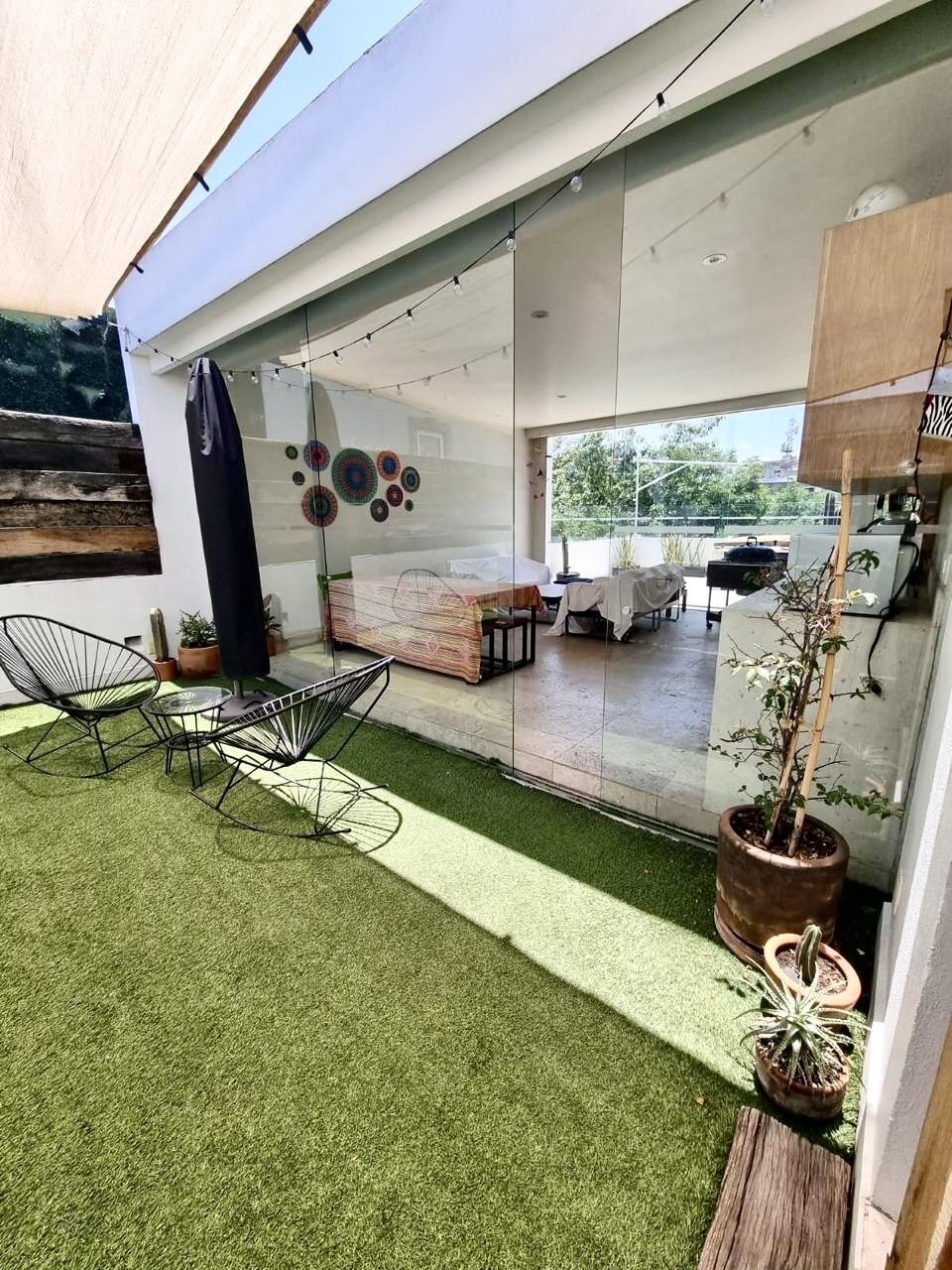2 de 42: Terraza y family planta alta con acceso al jacuzzi