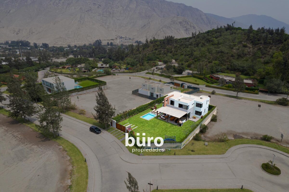 33 de 35: La casa con jardín y piscina, terreno 1022m2