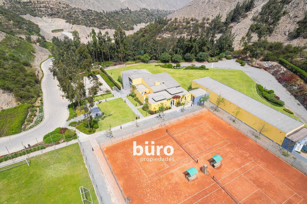 30 de 35: Canchas deportivos, área común