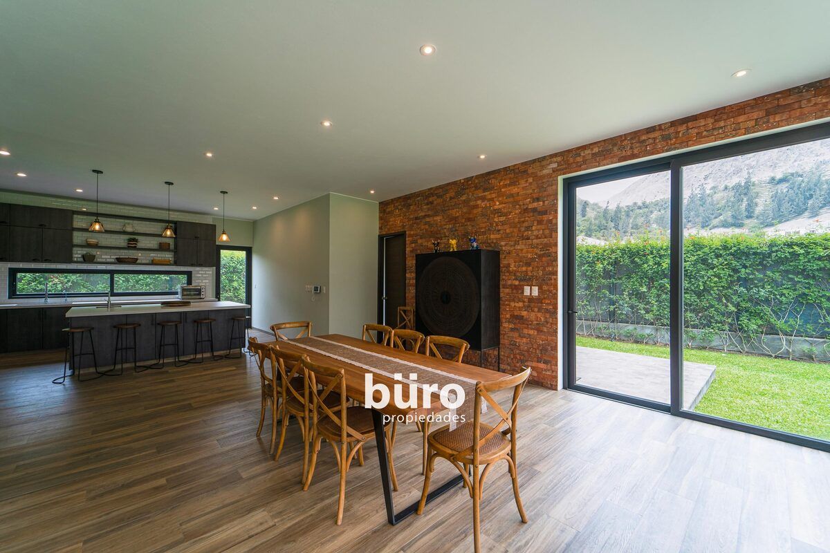 5 de 35: Comedor con cocina integrada