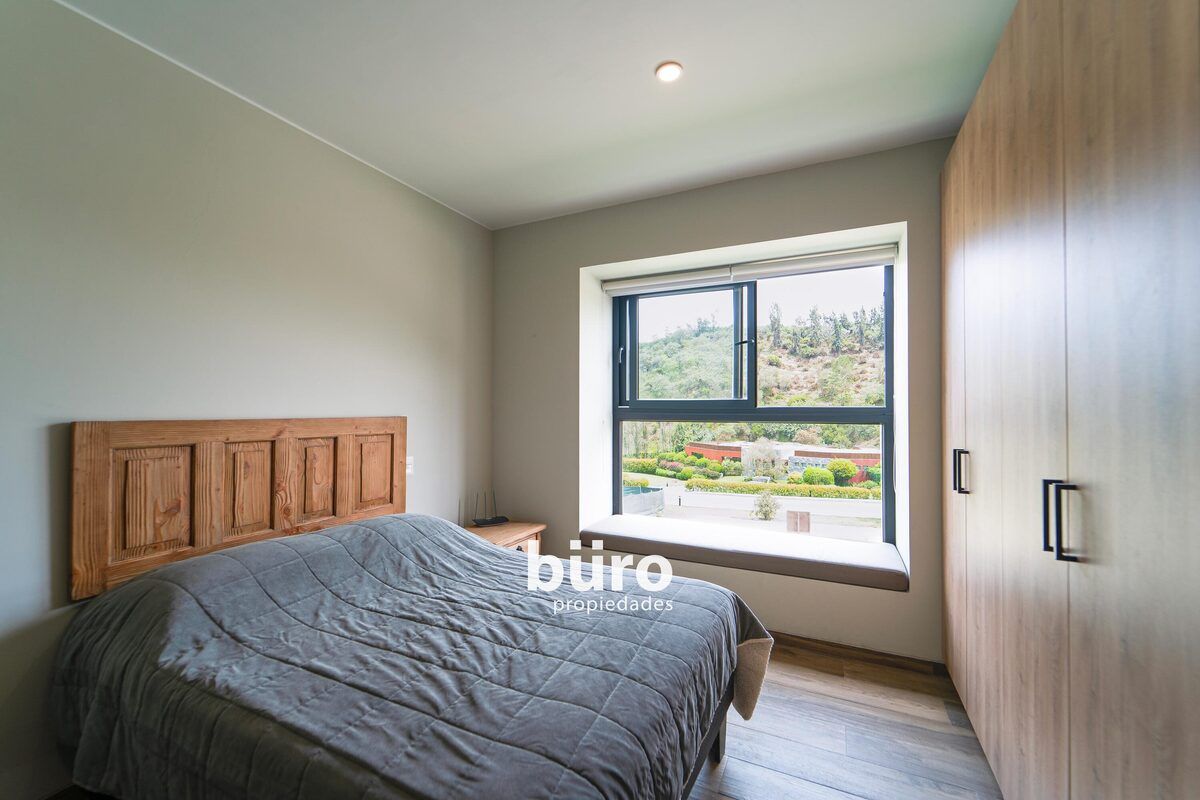 16 de 35: Cuarto secundario con cama Queen, camarote y baño, 2do piso