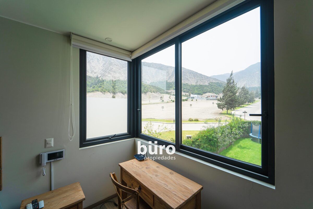 20 de 35: Esquina con escritorio de cuarto segundario, 2do piso