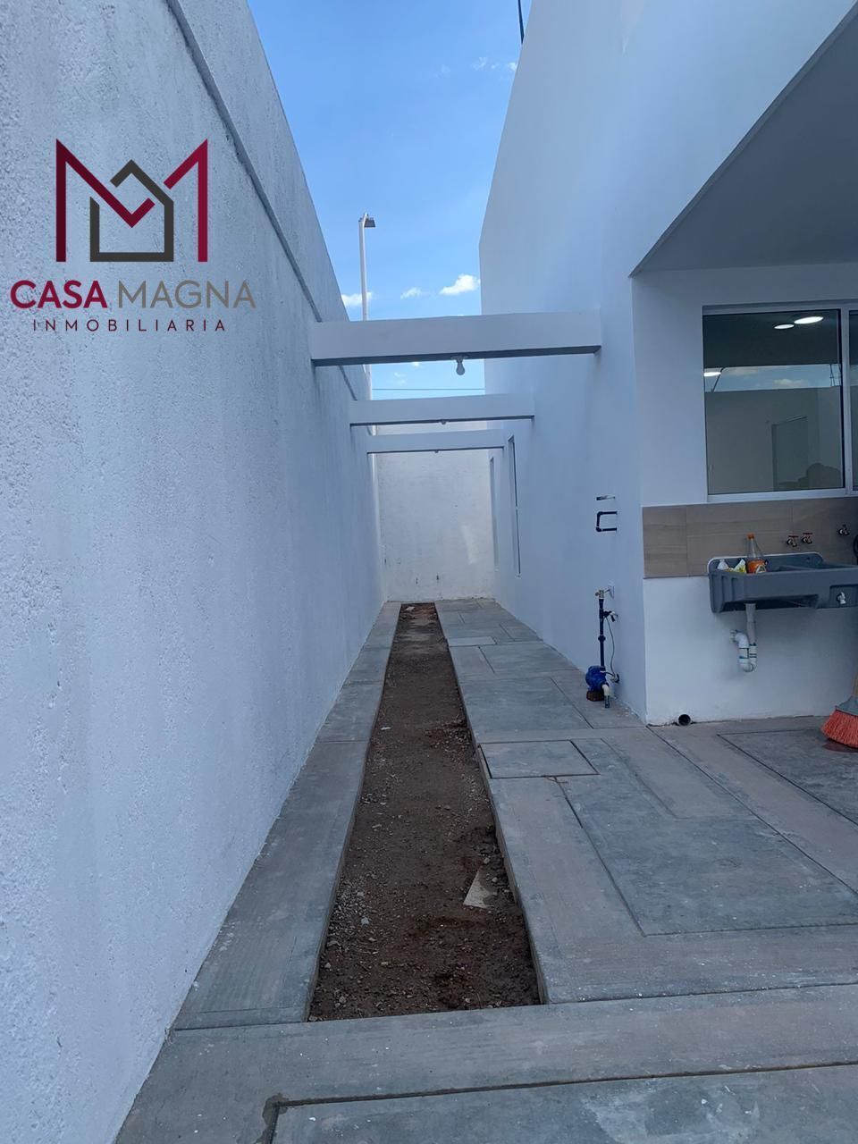 3 of 16: PASILLO DE SERVICIO