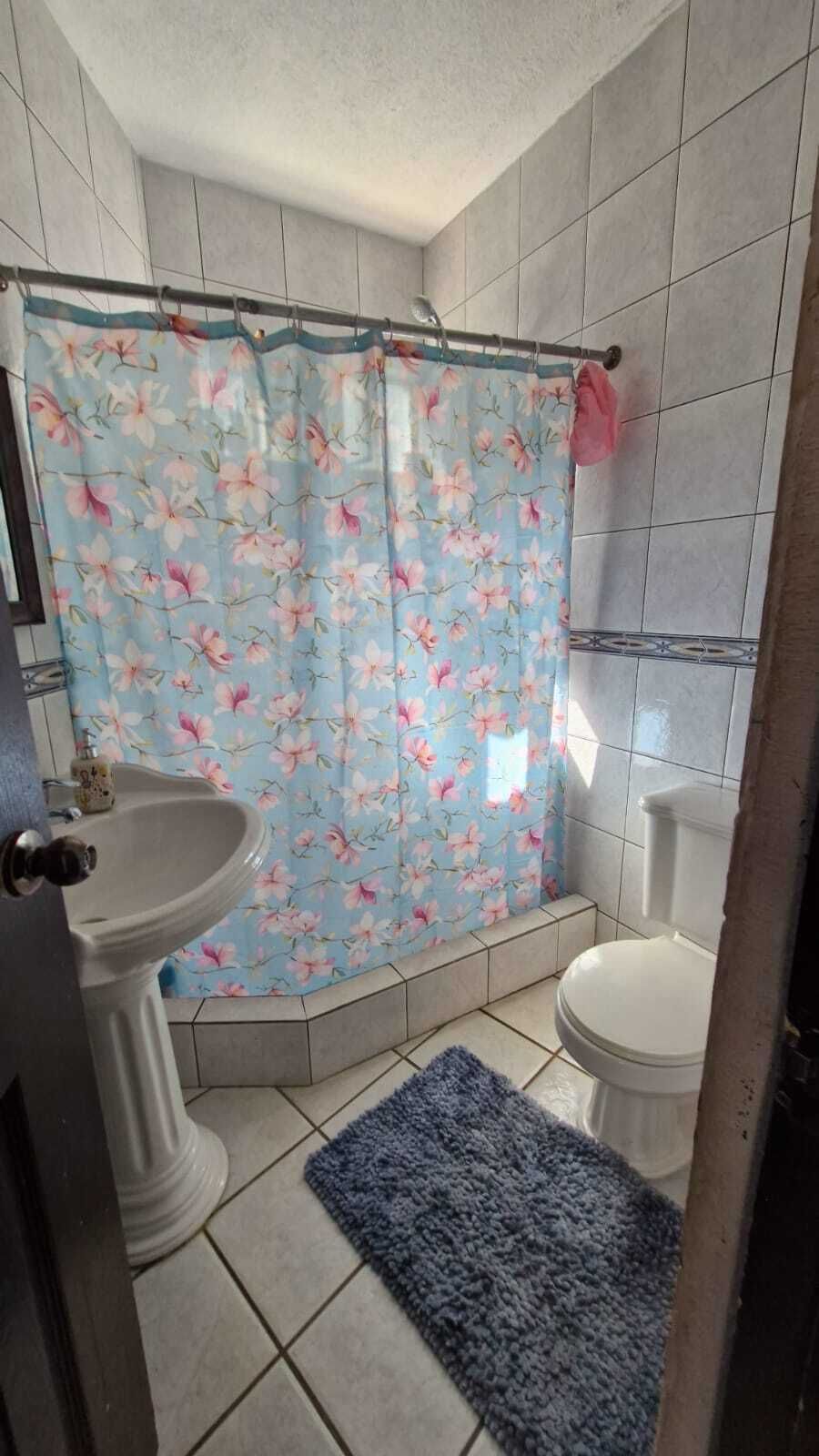 CASA DE UN NIVEL EN VILLAS DEL PINAR 2, CON JARDIN GRANDE