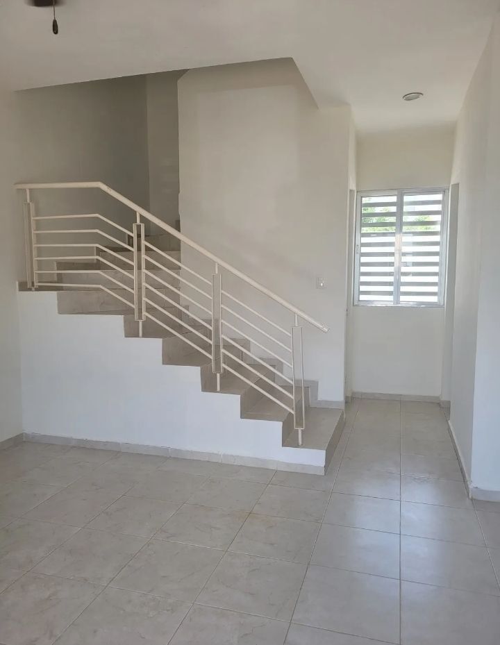 Bonita Casa con portón Eléctrico