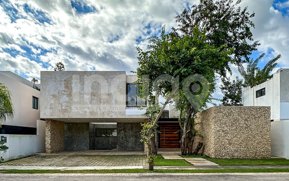 Casa en Venta en Mérida en Privada Manantiales de Cocoyoles, Temozón Norte