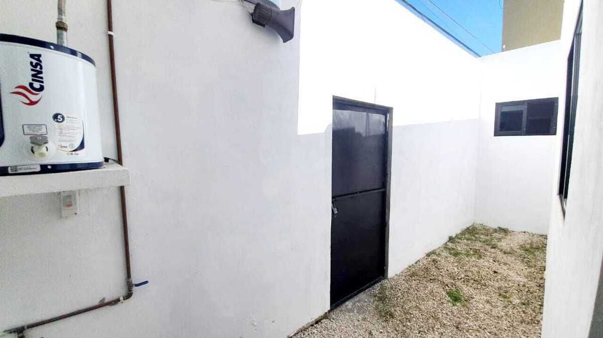 9 de 11: PATIO DE SERVICIO