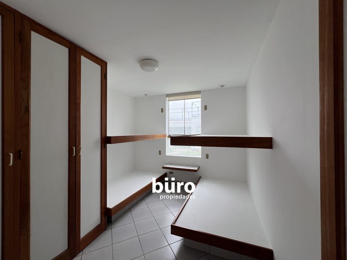 11 de 22: Tercer dormitorio con dos camarote y baño