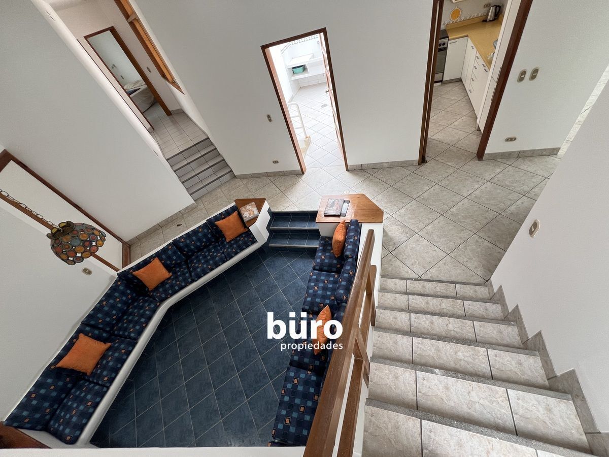 16 de 22: La sala esta en el centro de la casa