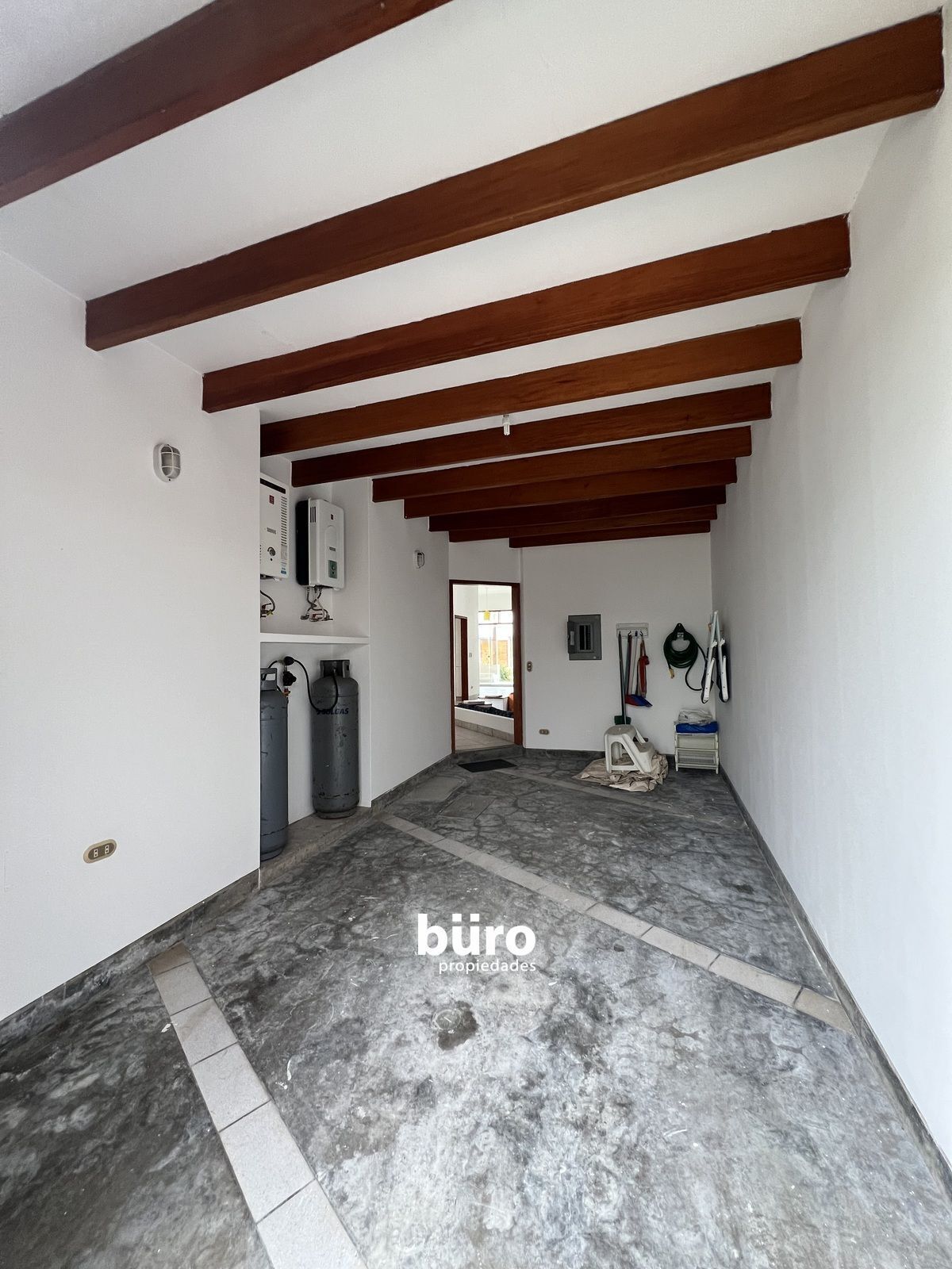 19 de 22: El garaje propio de la casa