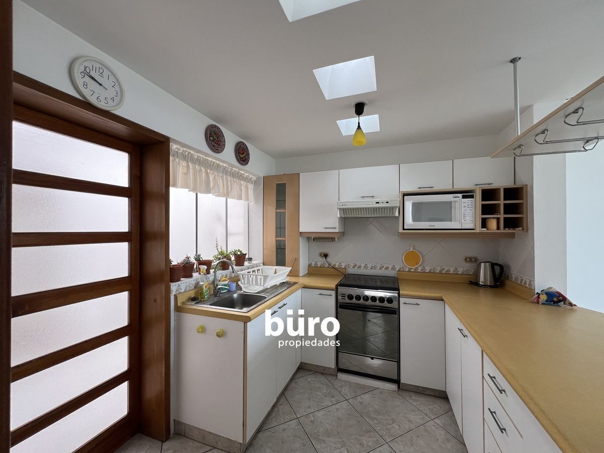 14 de 22: La cocina abierta a sala y comedor