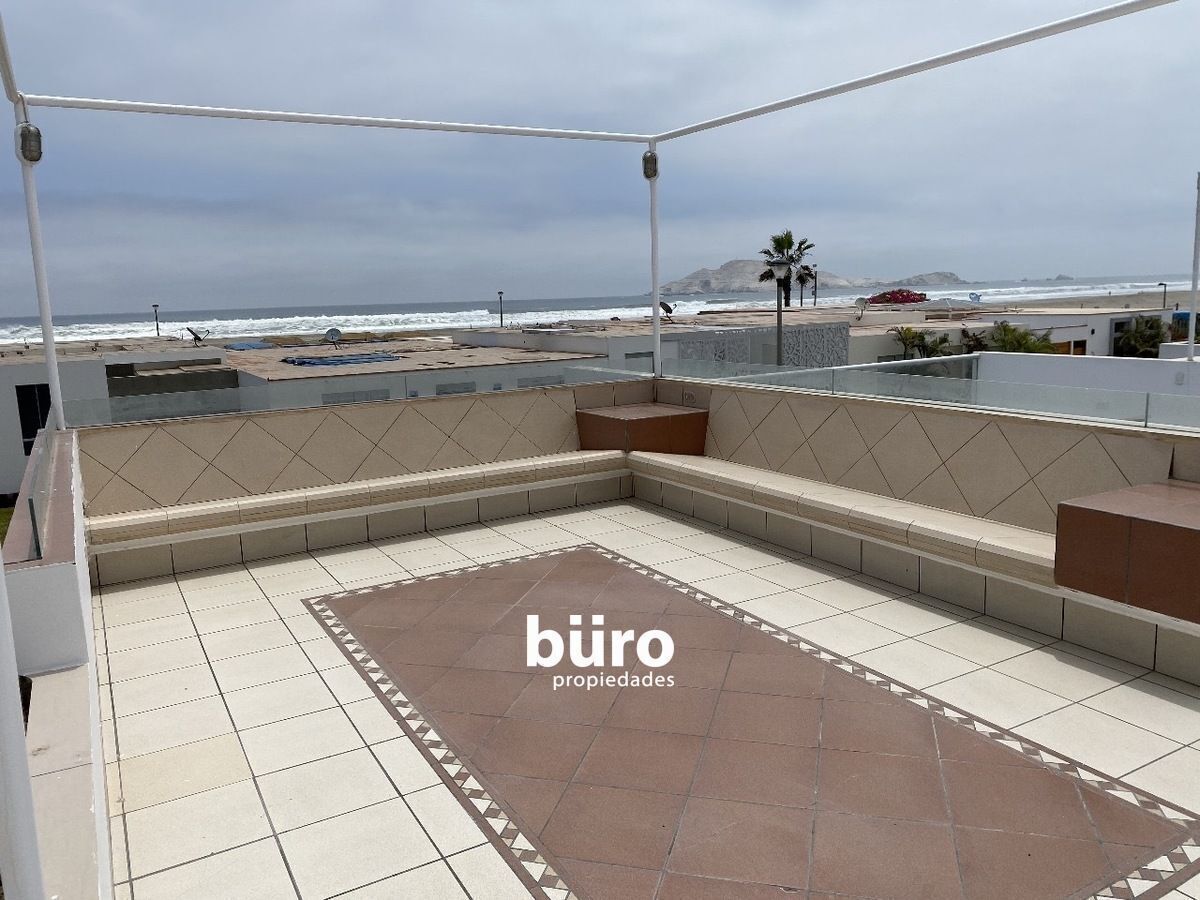 3 de 22: Preciosa Terraza con vista al mar y las isla de Asia