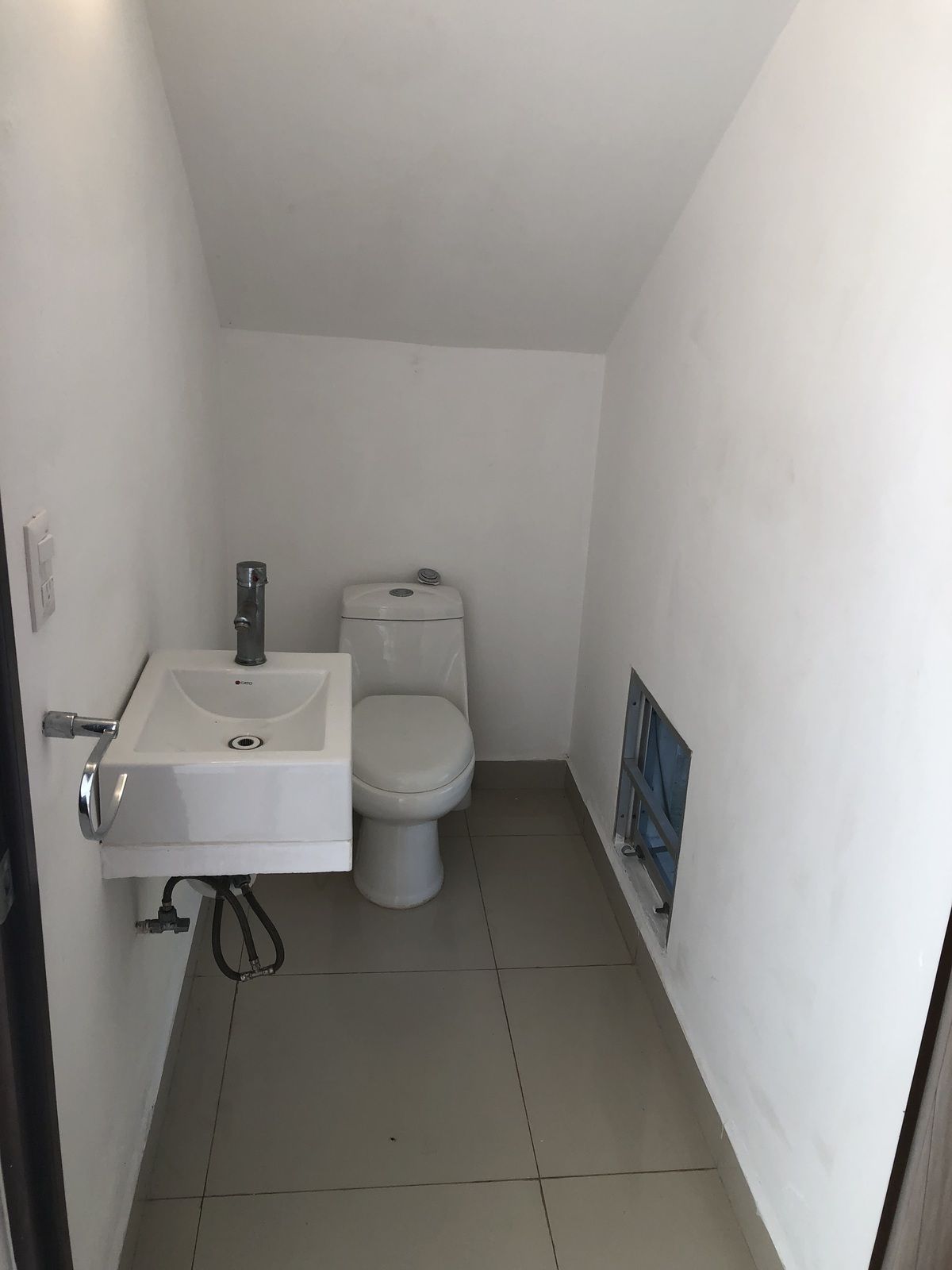 6 de 21: Medio baño planta baja