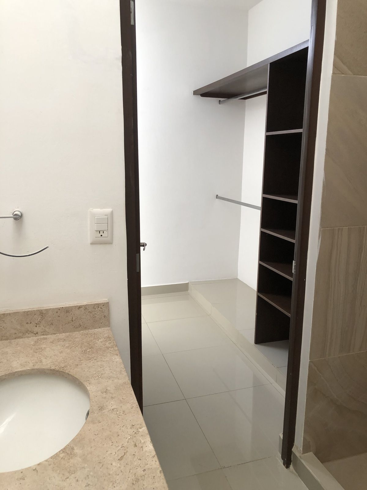 11 de 21: Closet vestidor 2
