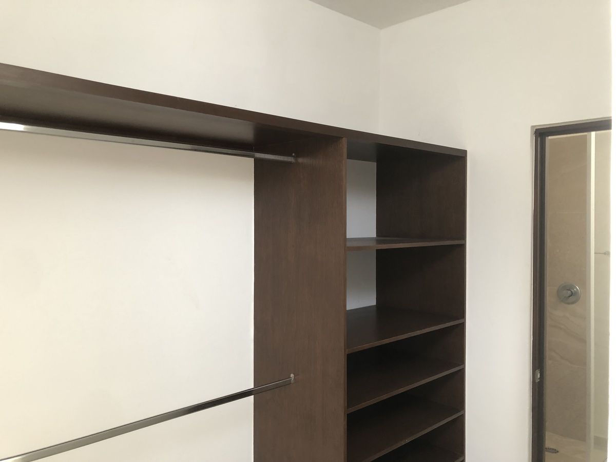 16 de 21: Closet vestidor