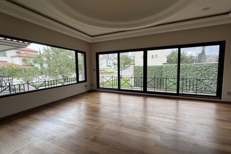Vendendo incrível mansão