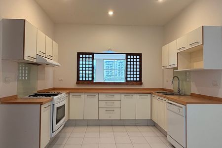 Garden house with private garden and terrace in Lomas del Río subdivision