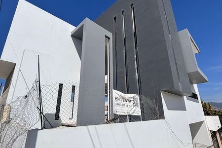 Beautiful house for PRE-SALE with three levels in Lomas de Valle Verde, Ensenada, B.C.