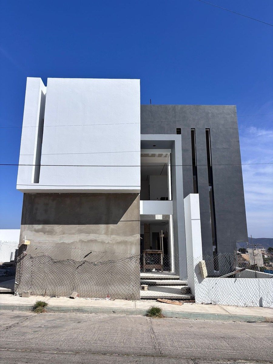 Beautiful house for PRE-SALE with three levels in Lomas de Valle Verde, Ensenada, B.C., photo 1 of 31