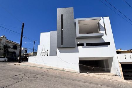 Beautiful house for PRE-SALE with three levels in Lomas de Valle Verde, Ensenada, B.C.