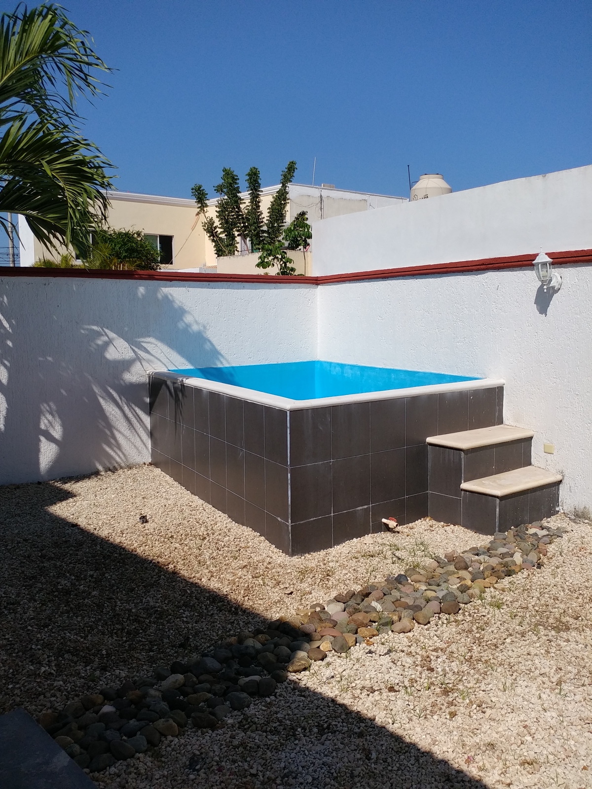 Rento casa con piscina, col. Montecarlo, Mérida Yuc