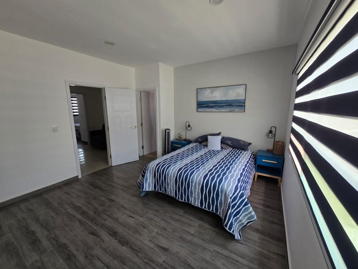 6 de 23: Habitación con cama queen