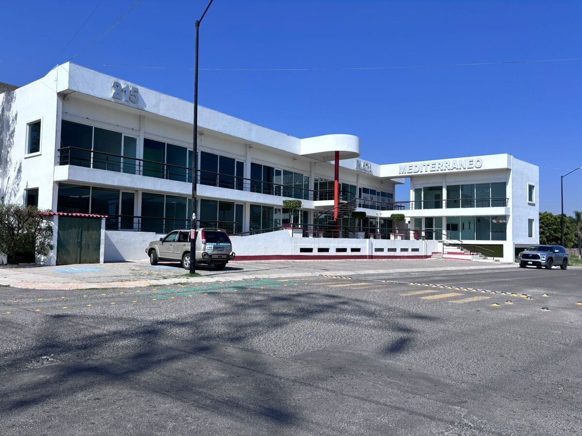 Venta de Plaza Comercial con 20 locales en El Pueblito