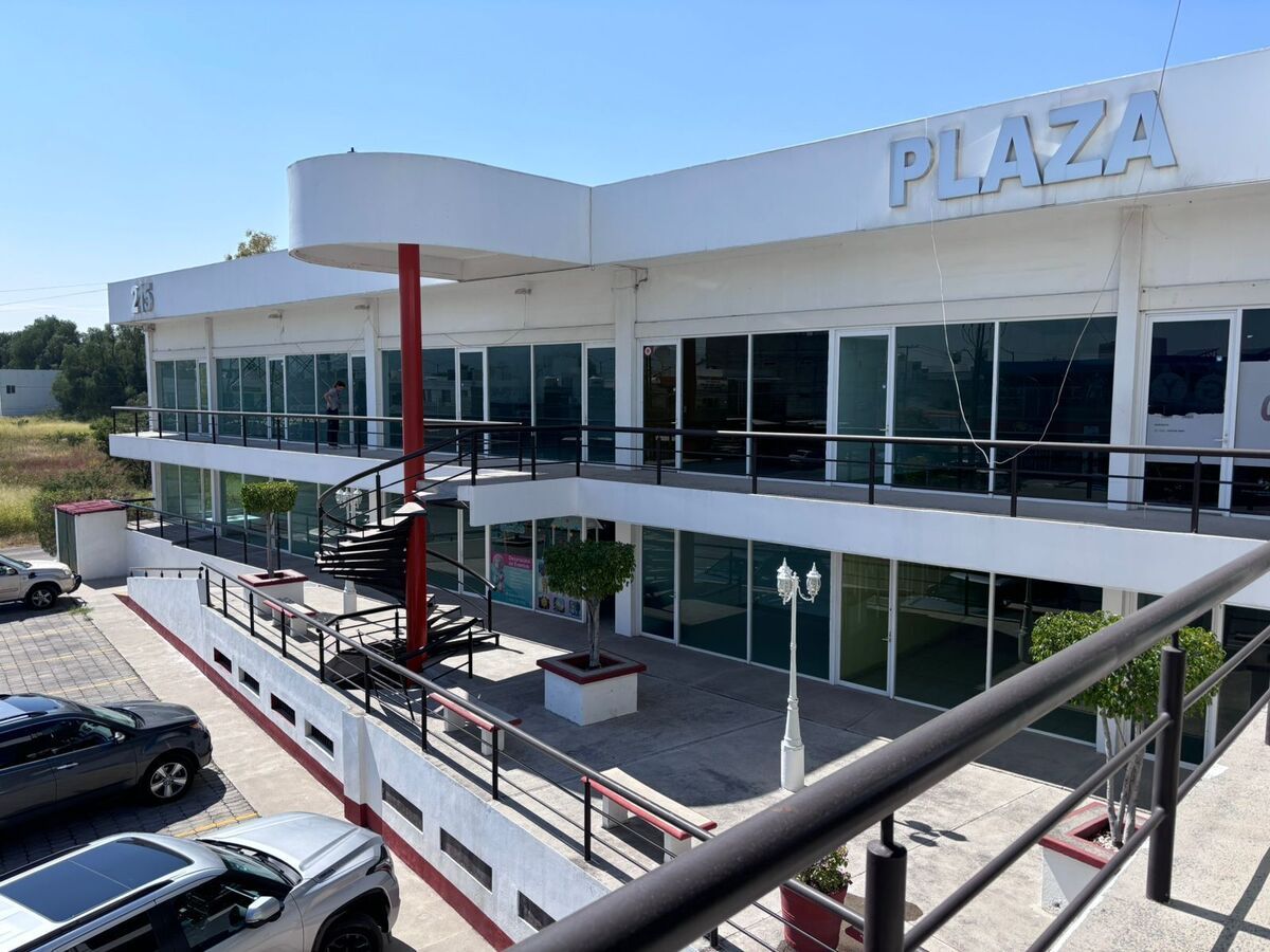 Venta de Plaza Comercial con 20 locales en El Pueblito - foto 2