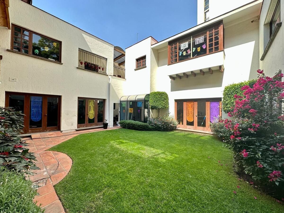 Extraordinaria casa con uso de suelo en Insurgentes Mixcoac