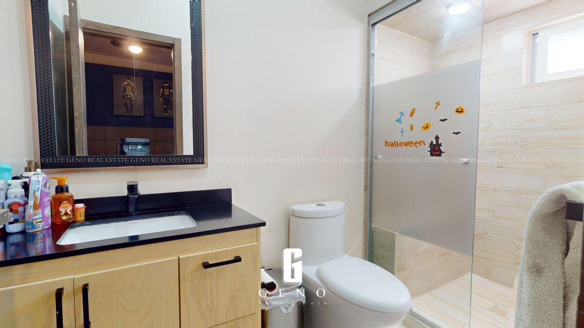 28 de 28: Baño de recámara secundaria cada una tiene el suyo