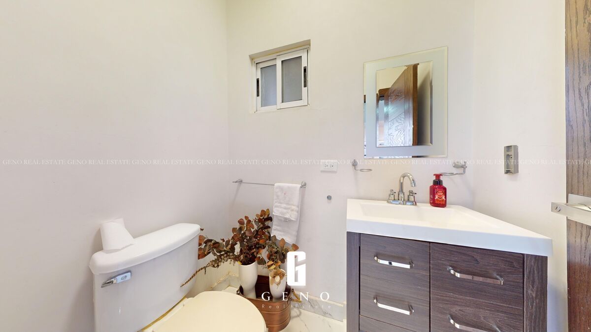 13 de 28: Baño de visita