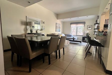 Casa en zona Valles con cuarto de servicio