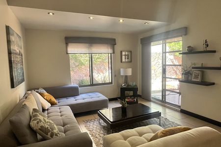 Casa en zona Valles con cuarto de servicio