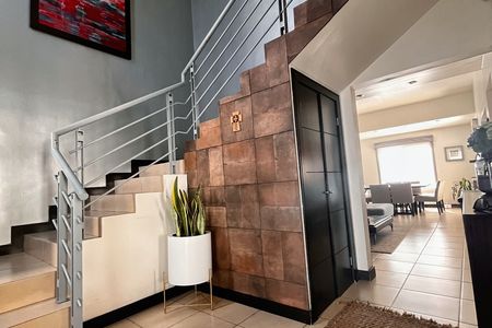 Casa en zona Valles con cuarto de servicio