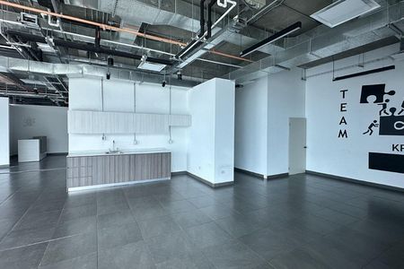 OFICINA EN RENTA - VALLE ORIENTE