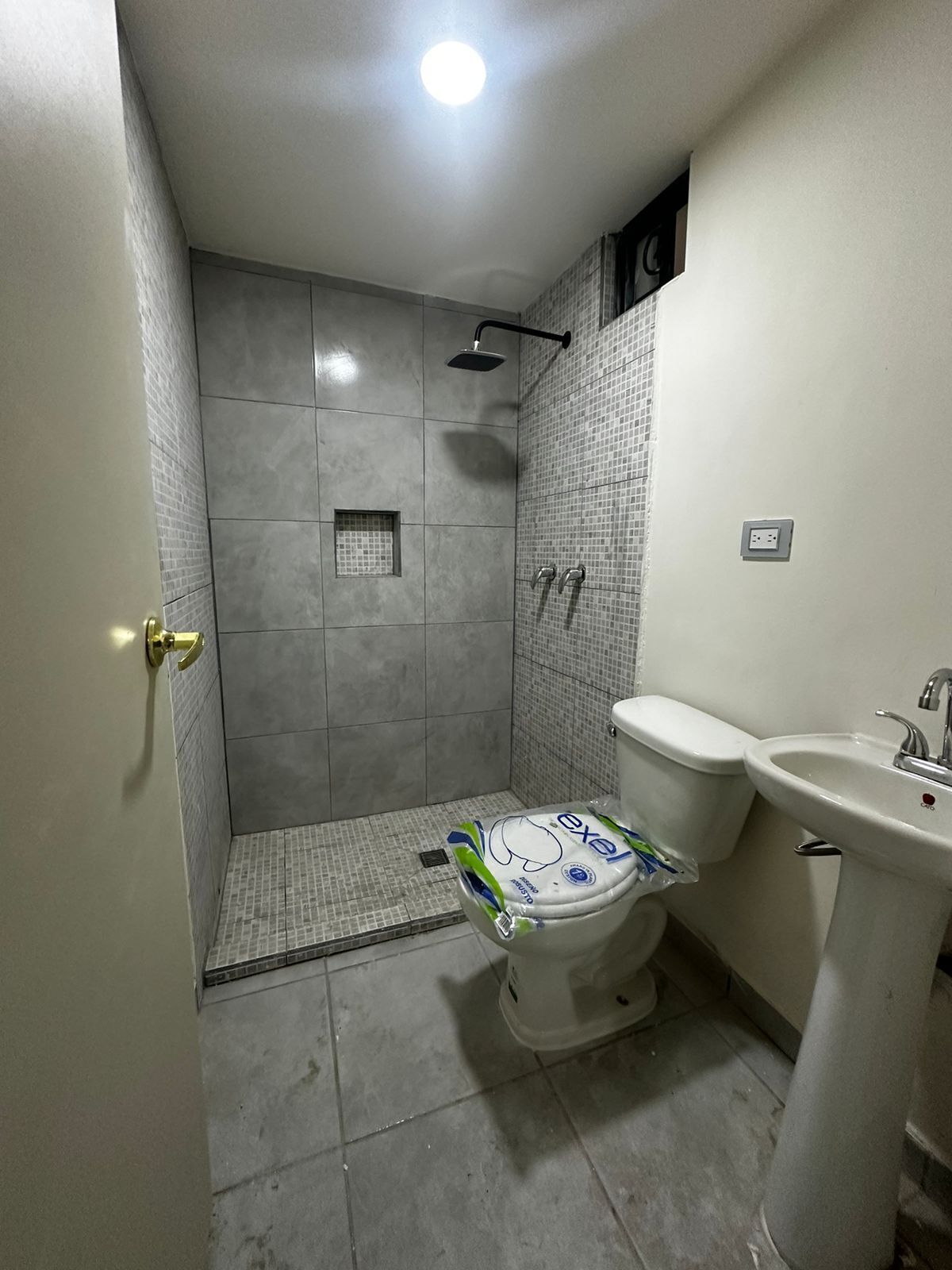 9 of 17: BAÑO PLANTA ALTA