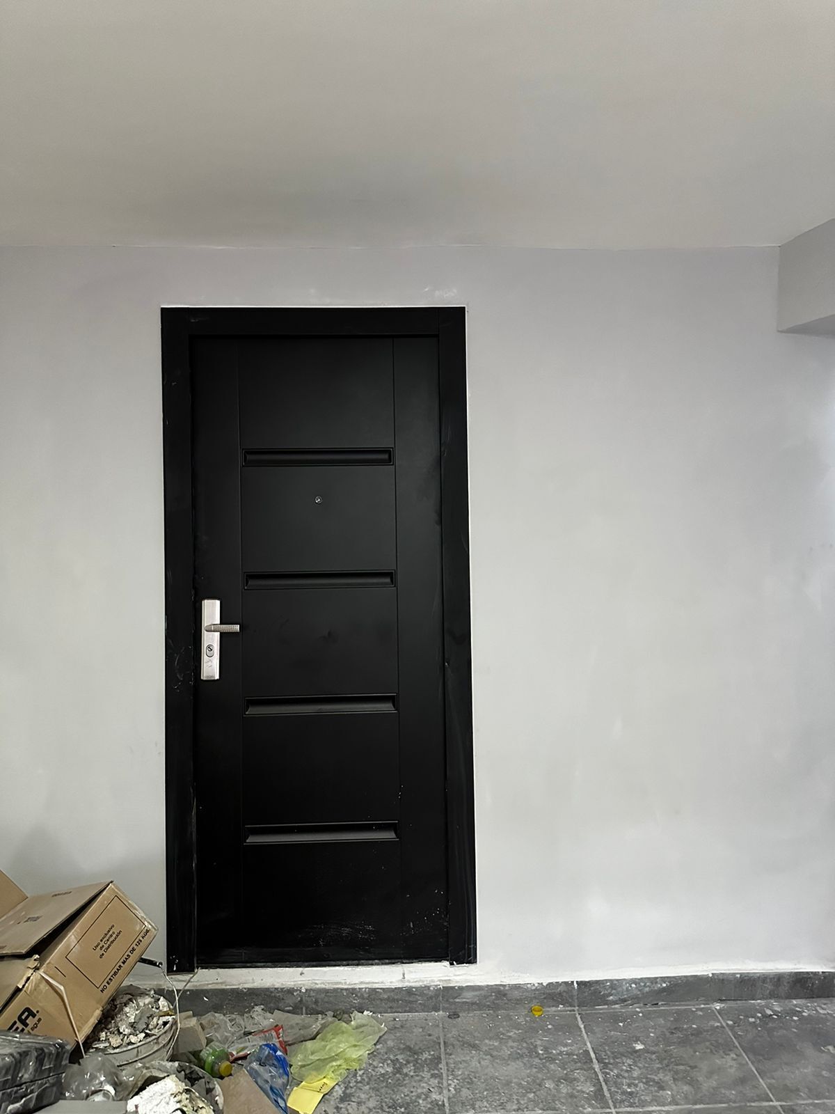 16 of 17: PUERTA DE SEGURIDAD