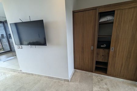 Adora 412
