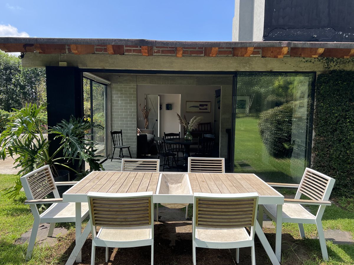 2 of 24: Terraza