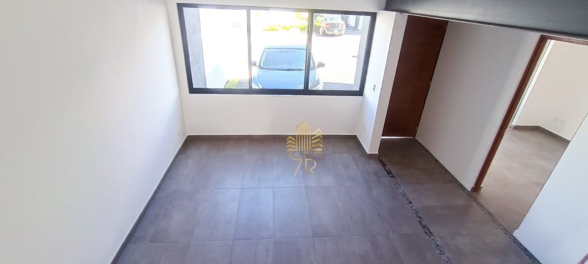 5 de 23: sala y acceso