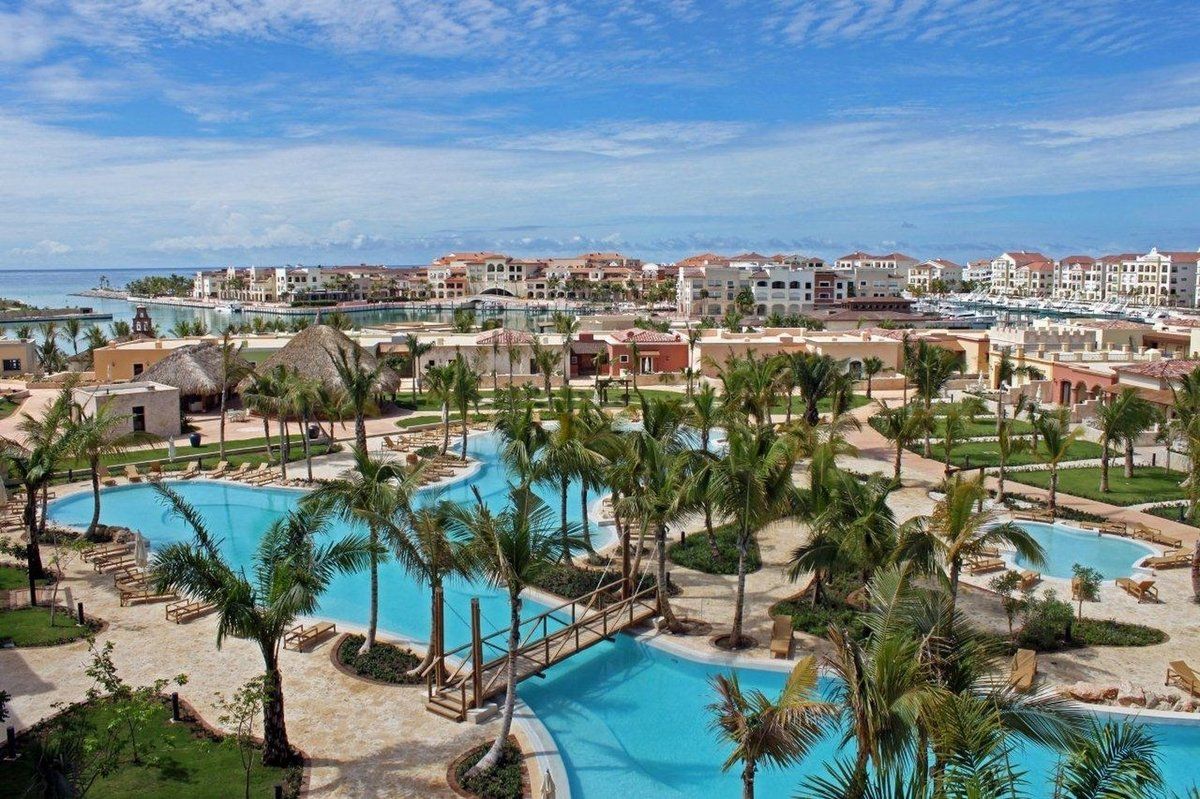 12 de 13: Areas comunes - 3 piscinas y un gimnasio a disposicion