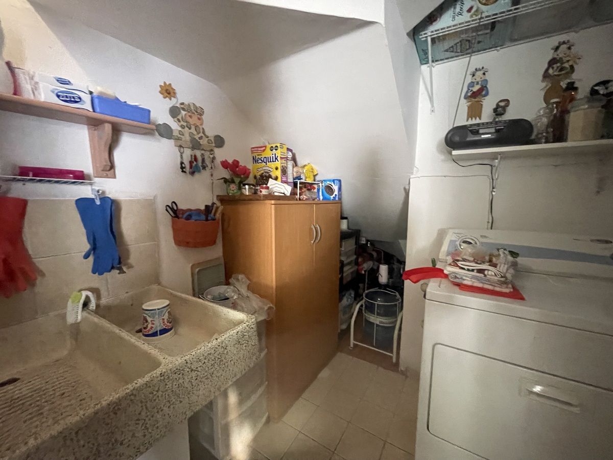 19 de 29: Cuarto de lavado y despensa
