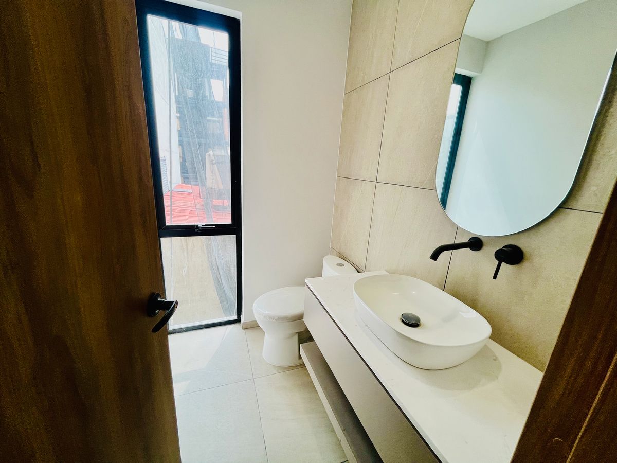 4 de 22: Medio Baño