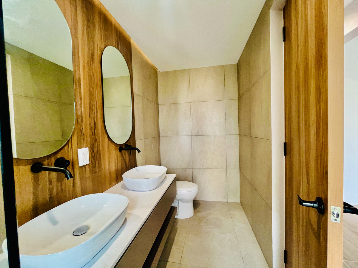 14 of 27: Baño