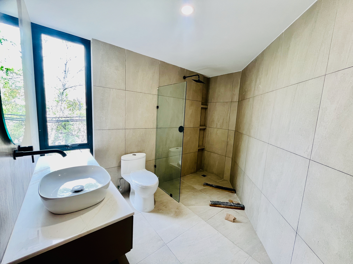 20 of 27: Baño recámara secundaria