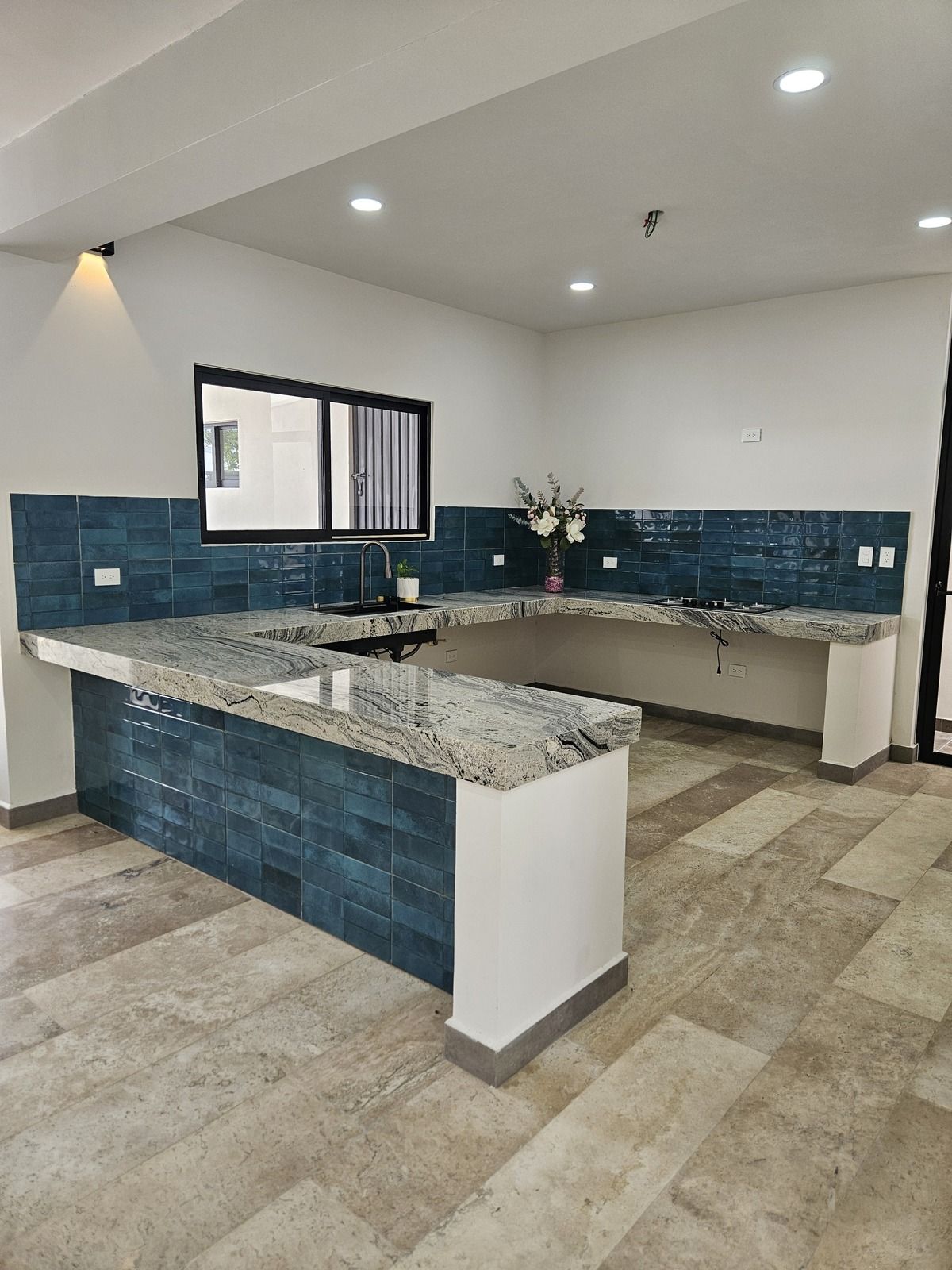 4 de 23: Cocina con barra