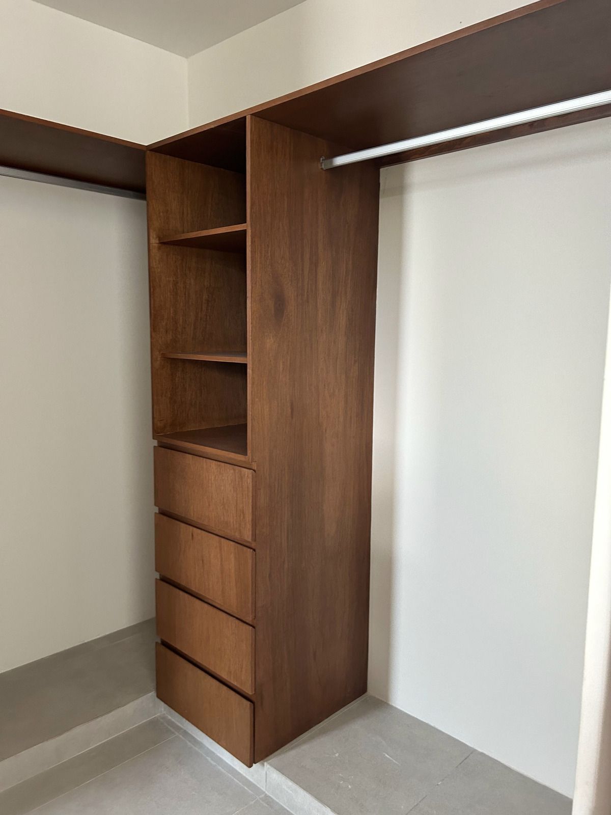 11 of 20: Closet, Habitación Principal