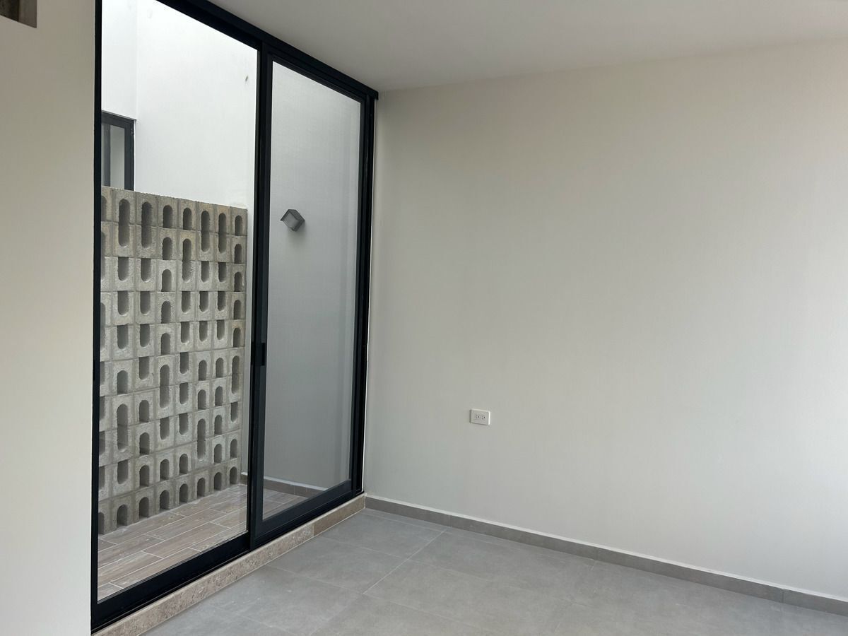 12 of 20: Segunda Habitación