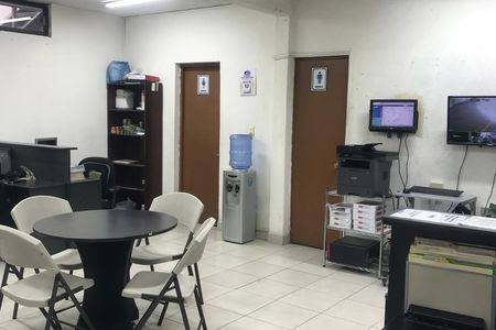 OFFICE with large patio for Rent in San Nicolás.